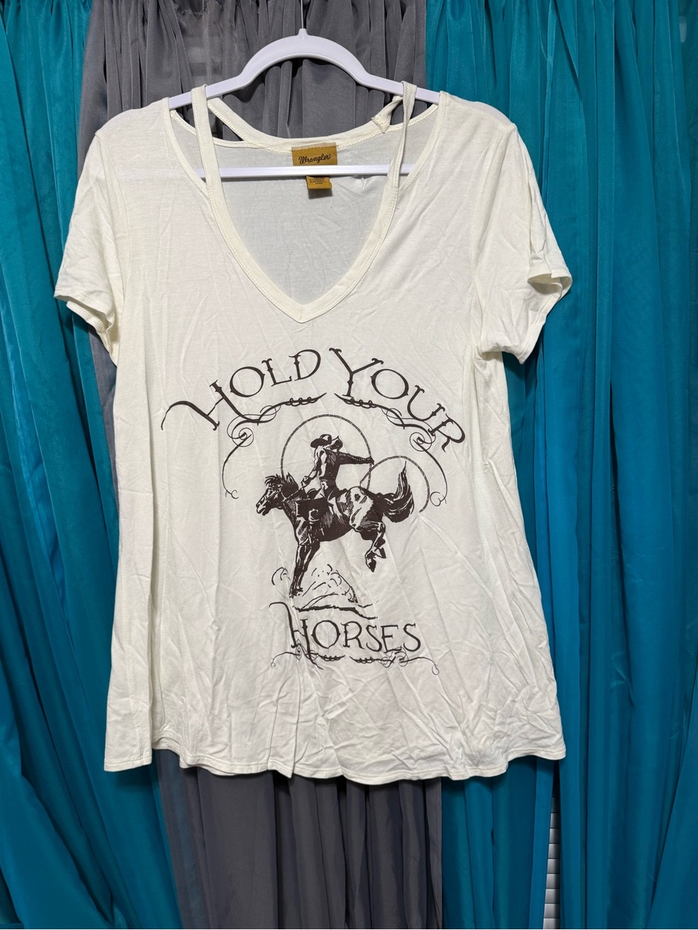 Wrangler Cream V-Neck 'Hold Your Horses' Graphic Tee